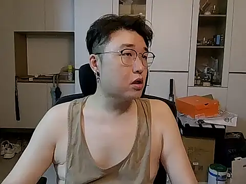 W0Ijn online show from 04-29-26, 06:06