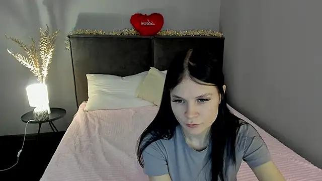 SkinyJoys online show from 02-14-26, 01:57