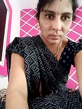 Snapshot of Hot_ree85 chatting on 02-14-26, 06:43 Hot ree85 online show from 02-14-26, 06:43