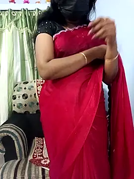 Snapshot of Tinarosy13 chatting on 02-17-26, 11:22 Tinarosy13 online show from 02-17-26, 11:22