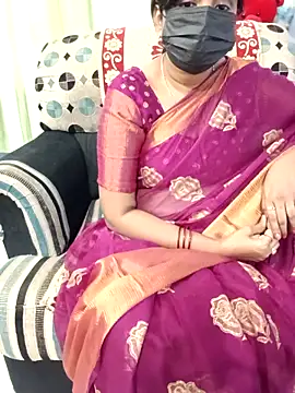 Snapshot of Tinarosy13 chatting on 02-20-26, 07:21 Tinarosy13 online show from 02-20-26, 07:21