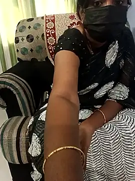 Snapshot of Tinarosy13 chatting on 02-21-26, 08:59 Tinarosy13 online show from 02-21-26, 08:59