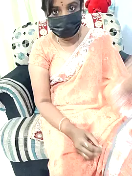 Snapshot of Tinarosy13 chatting on 02-23-26, 08:01 Tinarosy13 online show from 02-23-26, 08:01