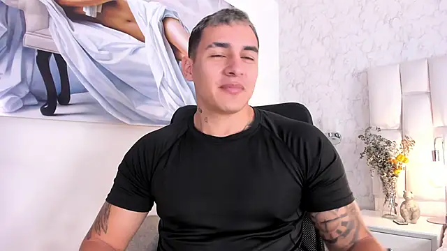 Snapshot of MassimoCo_ chatting on 05-27-26, 11:18 MassimoCo online show from 05-27-26, 11:18
