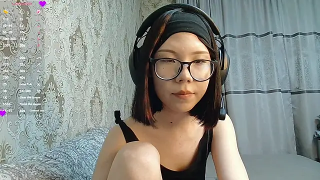 AprilOnilll online show from 04-10-26, 05:06