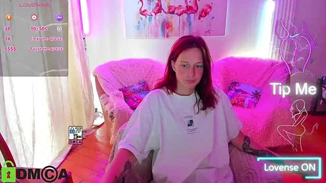 Snapshot of Lily_Viola chatting on 06-15-26, 07:32 Lily Viola online show from 06-15-26, 07:32