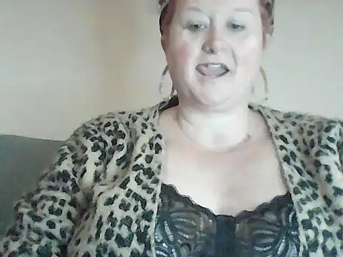 Snapshot of BustyRedxx chatting on 06-04-26, 08:42 BustyRedxx online show from 06-04-26, 08:42