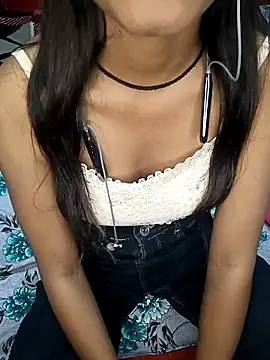 Snapshot of Moongirl963 chatting on 02-28-26, 05:03 Moongirl963 online show from 02-28-26, 05:03