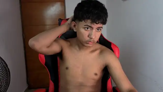 Snapshot of Alluringangel23 chatting on 03-17-26, 12:04 Alluringangel23 online show from 03-17-26, 12:04