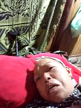 Snapshot of Agnes-baby chatting on 01-12-26, 12:05 Agnes-baby online show from 01-12-26, 12:05