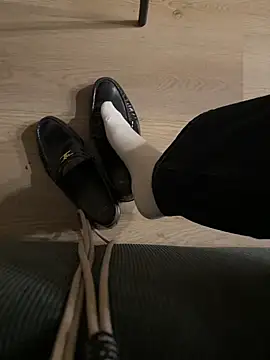 leshowcho online show from 02-21-26, 08:54