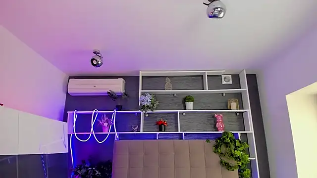 StephieRousee online show from 03-04-26, 06:30