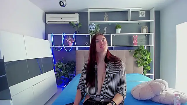 StephieRousee online show from 03-11-26, 06:19