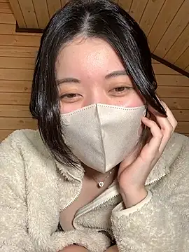 Snapshot of minami_room chatting on 01-11-26, 04:17 minami room online show from 01-11-26, 04:17