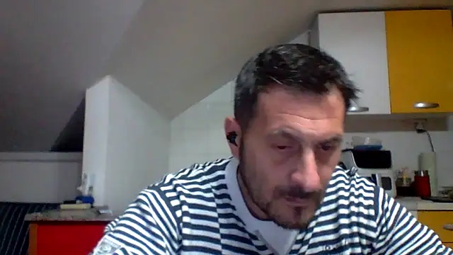 Snapshot of colosone chatting on 03-18-26, 06:00 colosone online show from 03-18-26, 06:00