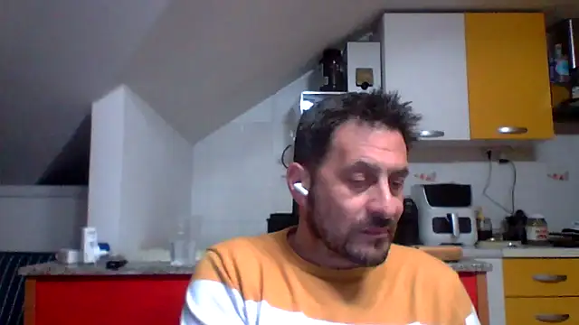Snapshot of colosone chatting on 04-16-26, 08:09 colosone online show from 04-16-26, 08:09