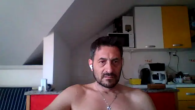 Snapshot of colosone chatting on 04-20-26, 08:17 colosone online show from 04-20-26, 08:17