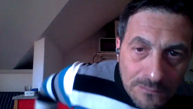Snapshot of colosone chatting on 04-30-26, 01:39 colosone online show from 04-30-26, 01:39