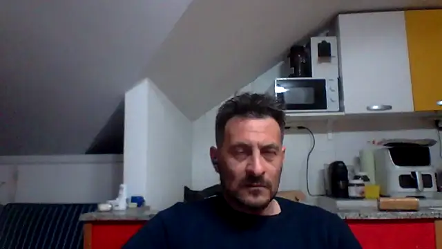 Snapshot of colosone chatting on 05-13-26, 08:06 colosone online show from 05-13-26, 08:06