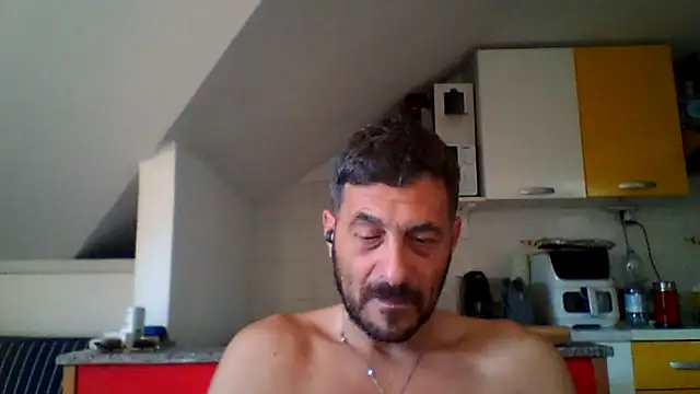 Snapshot of colosone chatting on 05-20-26, 06:41 colosone online show from 05-20-26, 06:41