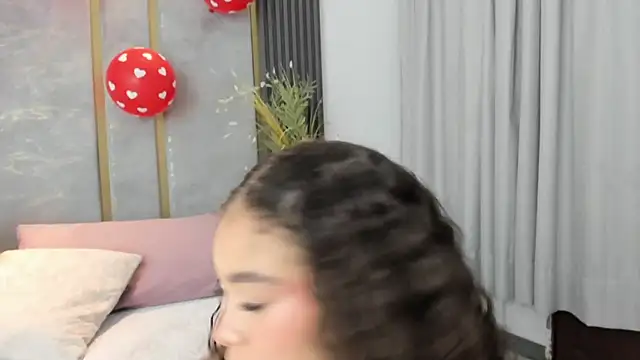 Snapshot of CamilaCastillo chatting on 02-14-26, 12:46 CamilaCastillo online show from 02-14-26, 12:46