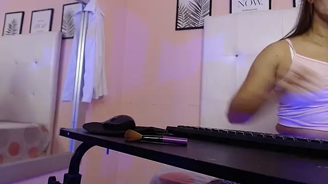 Snapshot of baby_bonny_ chatting on 01-12-26, 12:21 baby bonny online show from 01-12-26, 12:21