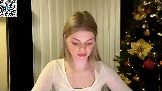 Snapshot of Sweet_Sinn_ chatting on 01-09-26, 09:05 Sweet Sinn online show from 01-09-26, 09:05