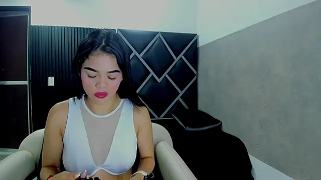 Snapshot of Luna__02 chatting on 07-03-26, 12:00 Luna 02 online show from 07-03-26, 12:00