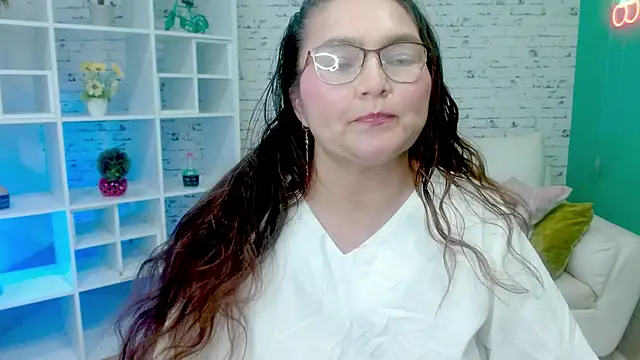 Snapshot of elena_milf1 chatting on 01-08-26, 06:10 elena milf1 online show from 01-08-26, 06:10