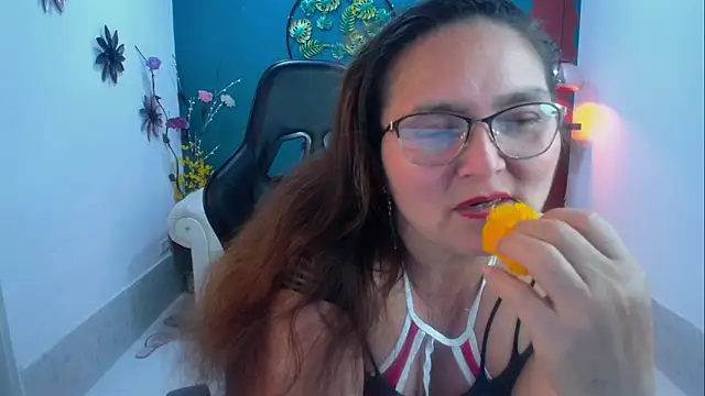 Snapshot of elena_milf1 chatting on 01-14-26, 05:51 elena milf1 online show from 01-14-26, 05:51