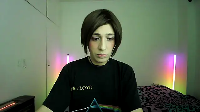 Snapshot of HoneyValentine chatting on 02-13-26, 09:44 HoneyValentine online show from 02-13-26, 09:44