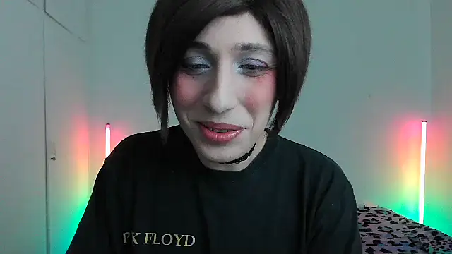 Snapshot of HoneyValentine chatting on 02-15-26, 11:23 HoneyValentine online show from 02-15-26, 11:23