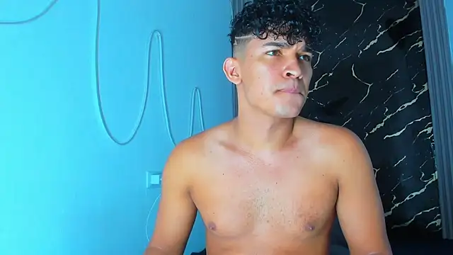 Snapshot of jamescurly00 chatting on 01-19-26, 01:20 jamescurly00 online show from 01-19-26, 01:20