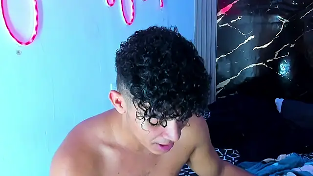 Snapshot of jamescurly00 chatting on 02-19-26, 06:42 jamescurly00 online show from 02-19-26, 06:42