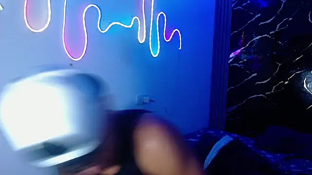 Snapshot of jamescurly00 chatting on 02-21-26, 09:32 jamescurly00 online show from 02-21-26, 09:32