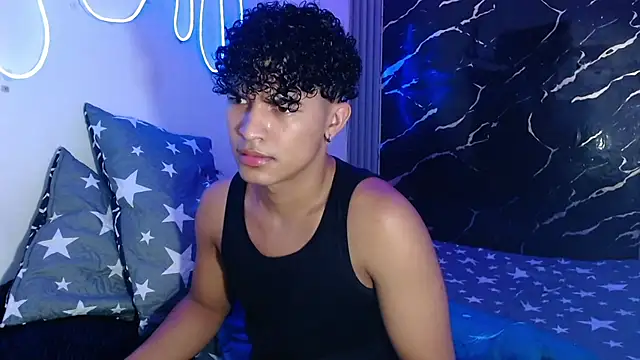 Snapshot of jamescurly00 chatting on 03-12-26, 05:35 jamescurly00 online show from 03-12-26, 05:35