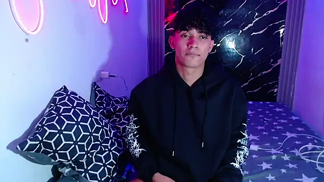 Snapshot of jamescurly00 chatting on 03-16-26, 06:39 jamescurly00 online show from 03-16-26, 06:39