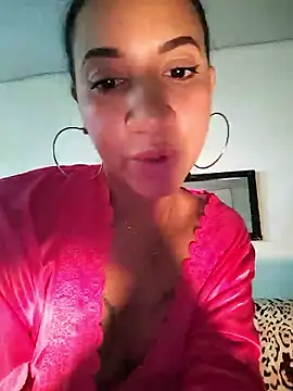 Snapshot of Miley08c chatting on 01-06-26, 06:22 Miley08c online show from 01-06-26, 06:22