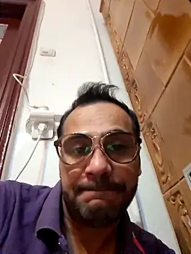 Snapshot of julian-112 chatting on 02-19-26, 06:26 julian-112 online show from 02-19-26, 06:26