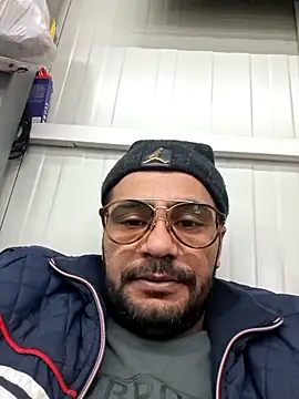 Snapshot of julian-112 chatting on 02-27-26, 09:42 julian-112 online show from 02-27-26, 09:42