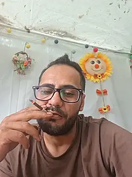 Snapshot of julian-112 chatting on 06-24-26, 06:23 julian-112 online show from 06-24-26, 06:23