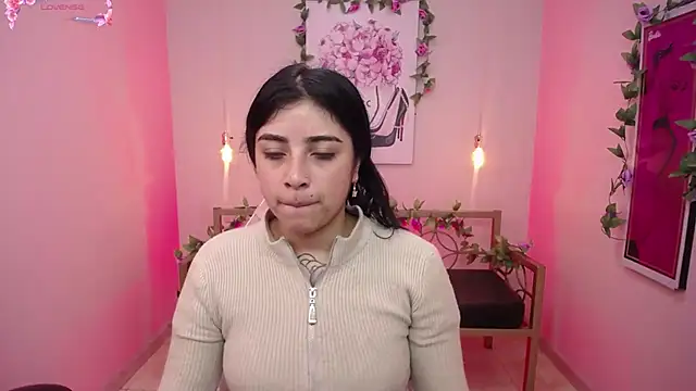 Snapshot of Adri_gomez_x chatting on 07-16-26, 01:17 Adri gomez x online show from 07-16-26, 01:17