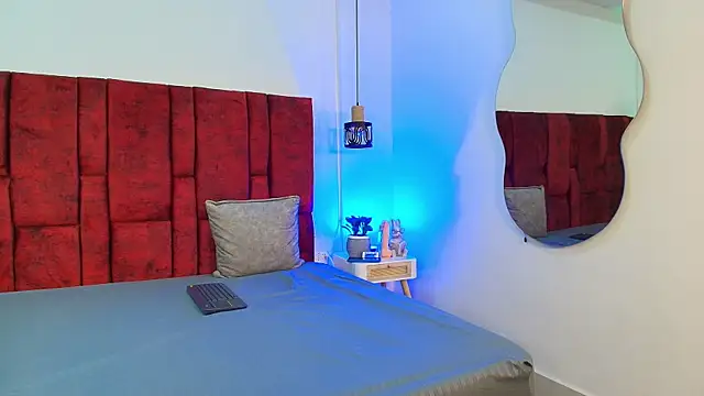 Snapshot of little_amber chatting on 01-13-26, 01:55 little amber online show from 01-13-26, 01:55