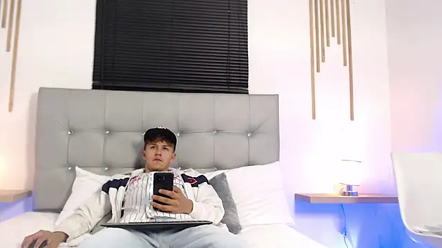 johnny blake  online show from 02-06-26, 04:39