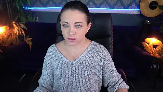 Dafni Monn online show from 11-29-25, 01:47