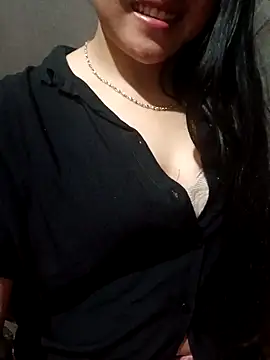 Snapshot of Nelina- chatting on 01-14-26, 12:11 Nelina- online show from 01-14-26, 12:11