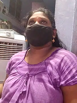Snapshot of divyasree1431 chatting on 07-12-26, 06:32 divyasree1431 online show from 07-12-26, 06:32