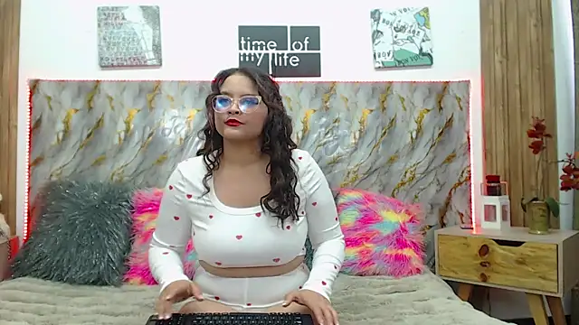 Snapshot of rossyvalbuena chatting on 06-20-26, 02:53 rossyvalbuena online show from 06-20-26, 02:53