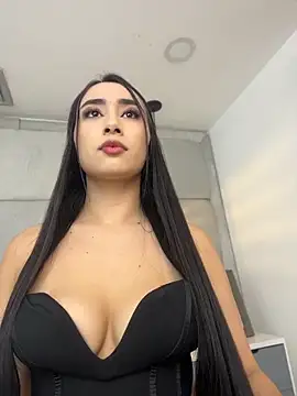 Snapshot of IvonneOwen chatting on 06-17-26, 03:20 IvonneOwen online show from 06-17-26, 03:20