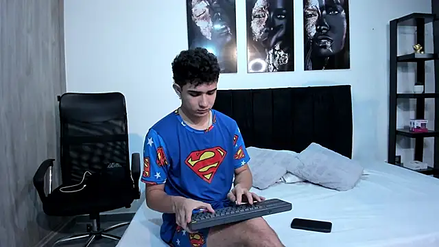 Alejo Grey online show from 01-08-26, 01:02